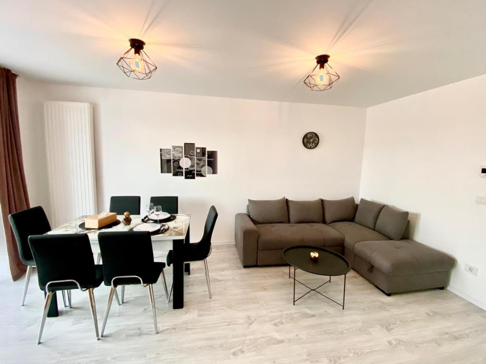 Jad - Luxury 3 Rooms & 2 Rooms Apartments In Kasper, Near Coresi Mall Braşov Exteriör bild