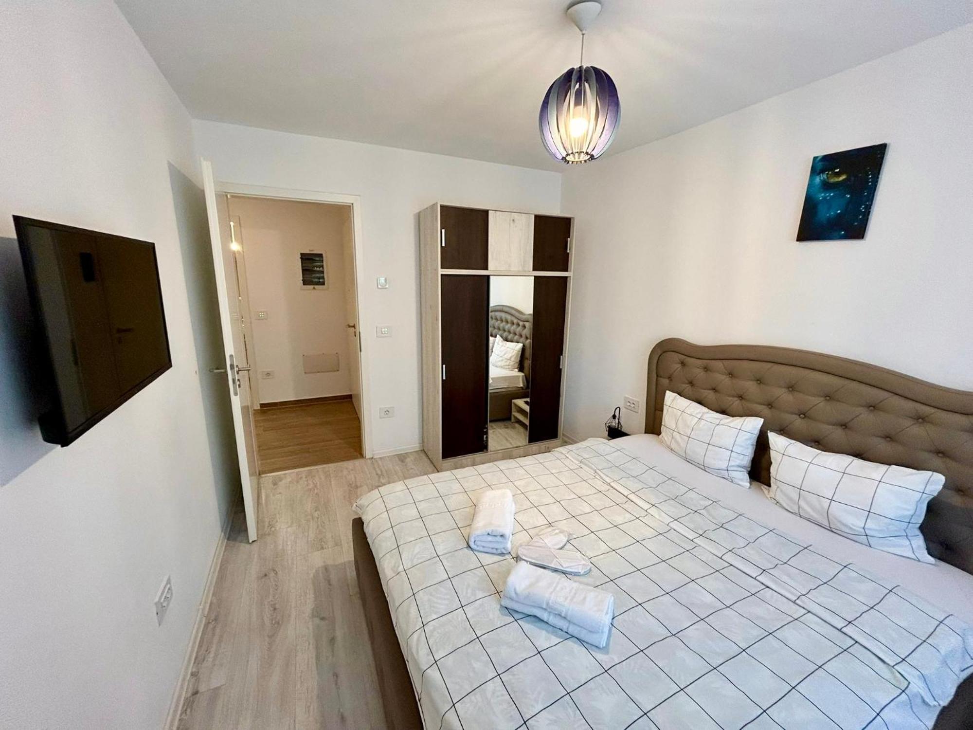 Jad - Luxury 3 Rooms & 2 Rooms Apartments In Kasper, Near Coresi Mall Braşov Exteriör bild