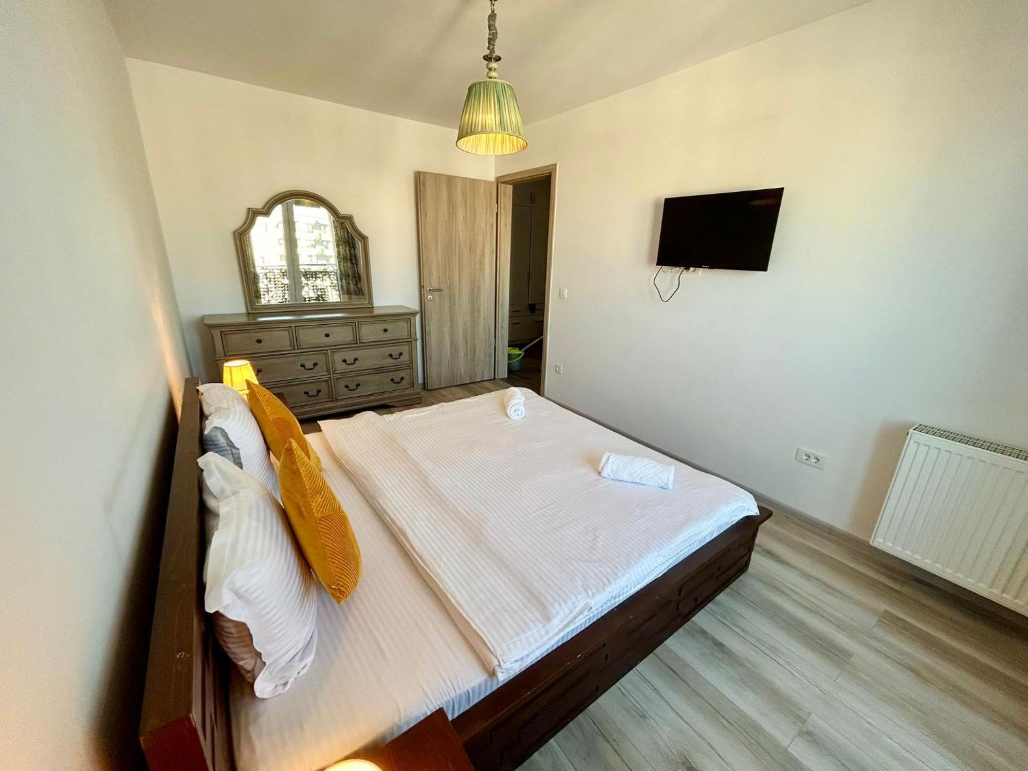 Jad - Luxury 3 Rooms & 2 Rooms Apartments In Kasper, Near Coresi Mall Braşov Exteriör bild