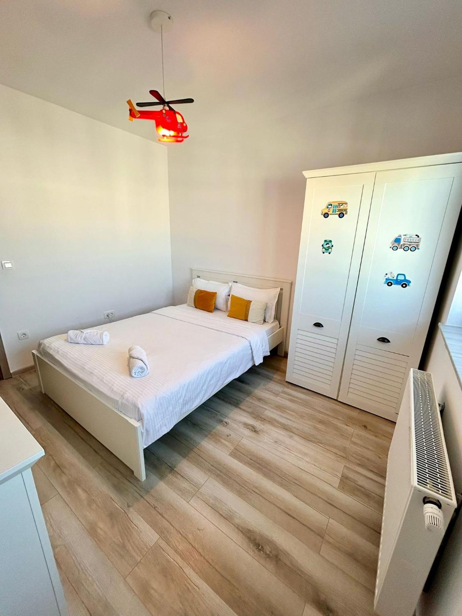 Jad - Luxury 3 Rooms & 2 Rooms Apartments In Kasper, Near Coresi Mall Braşov Exteriör bild