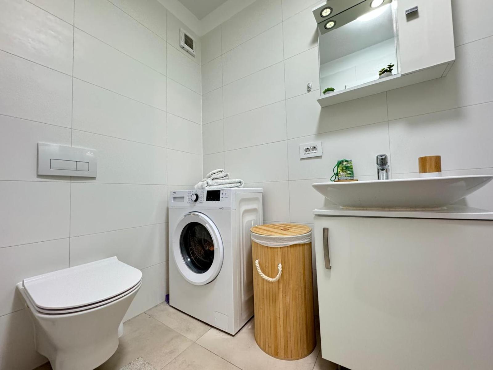 Jad - Luxury 3 Rooms & 2 Rooms Apartments In Kasper, Near Coresi Mall Braşov Exteriör bild
